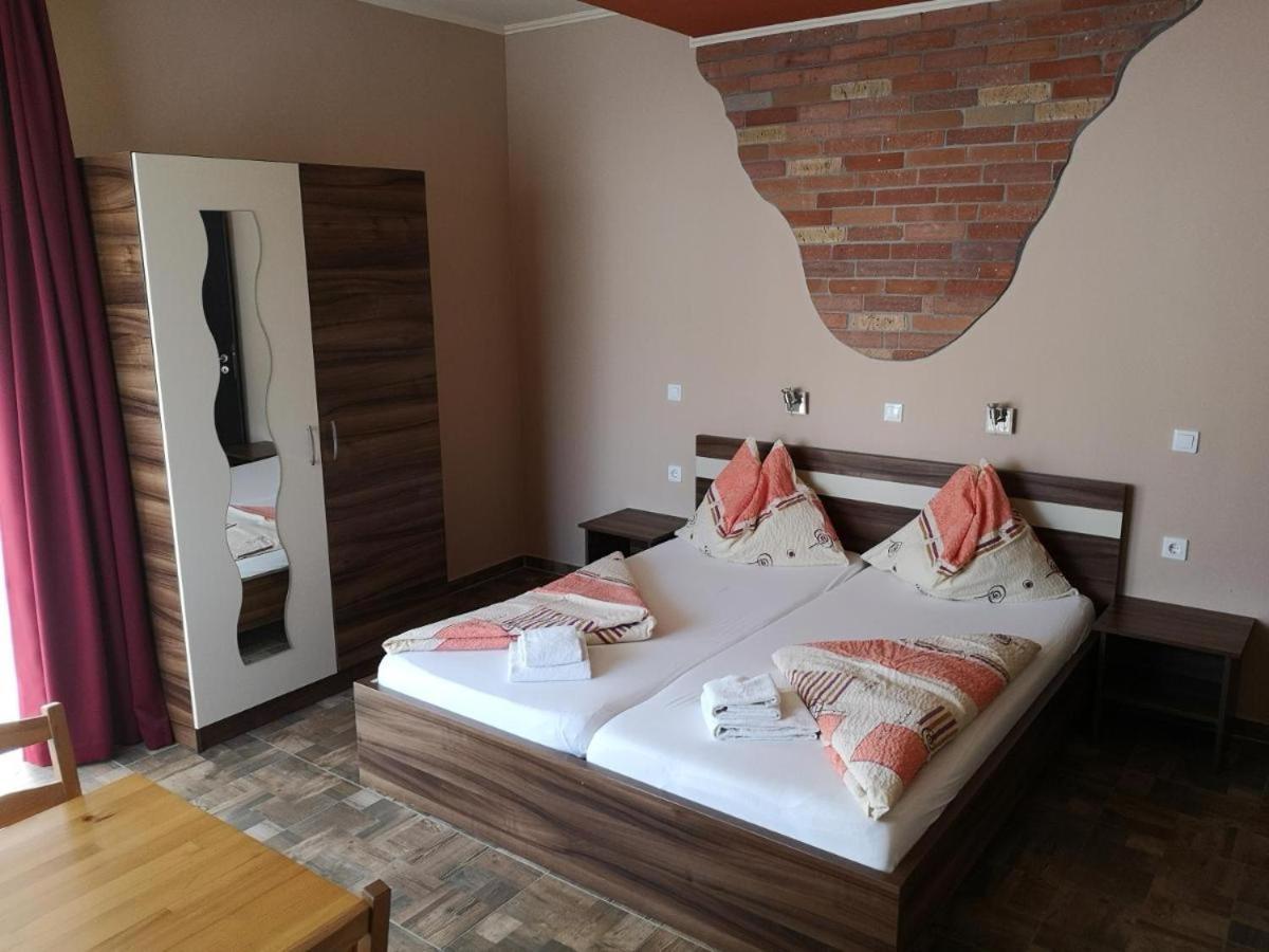 Borostyan Panzio Balatonfuered B&B 외부 사진