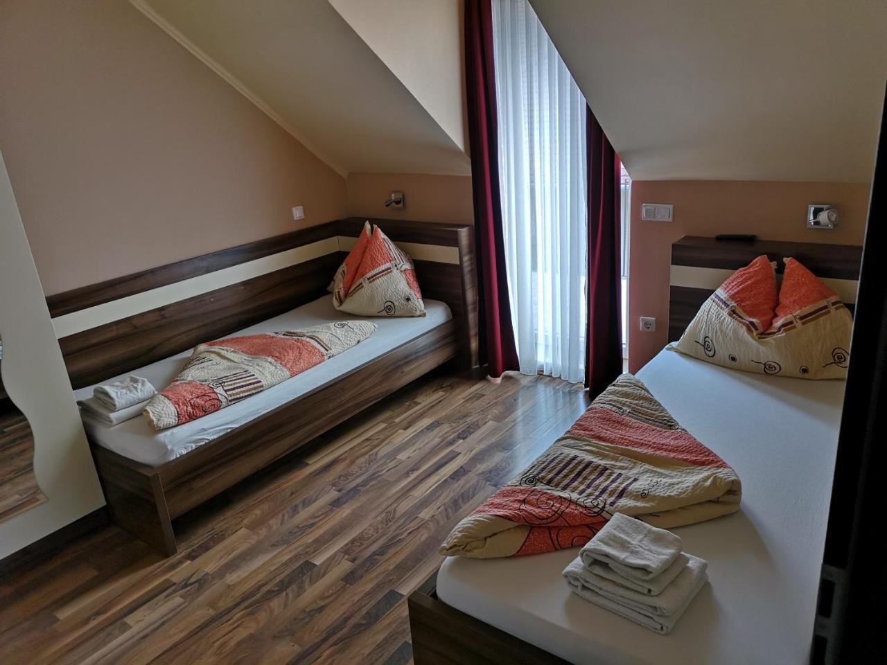 Borostyan Panzio Balatonfuered B&B 외부 사진