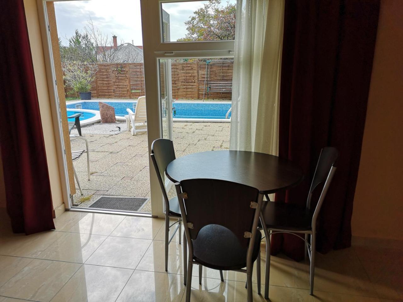 Borostyan Panzio Balatonfuered B&B 외부 사진