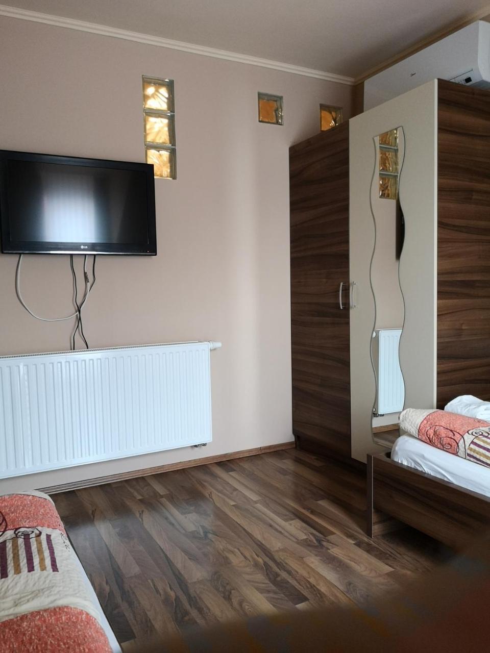 Borostyan Panzio Balatonfuered B&B 외부 사진
