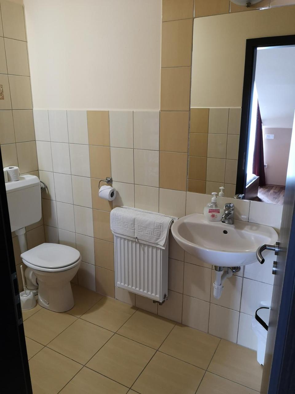 Borostyan Panzio Balatonfuered B&B 외부 사진