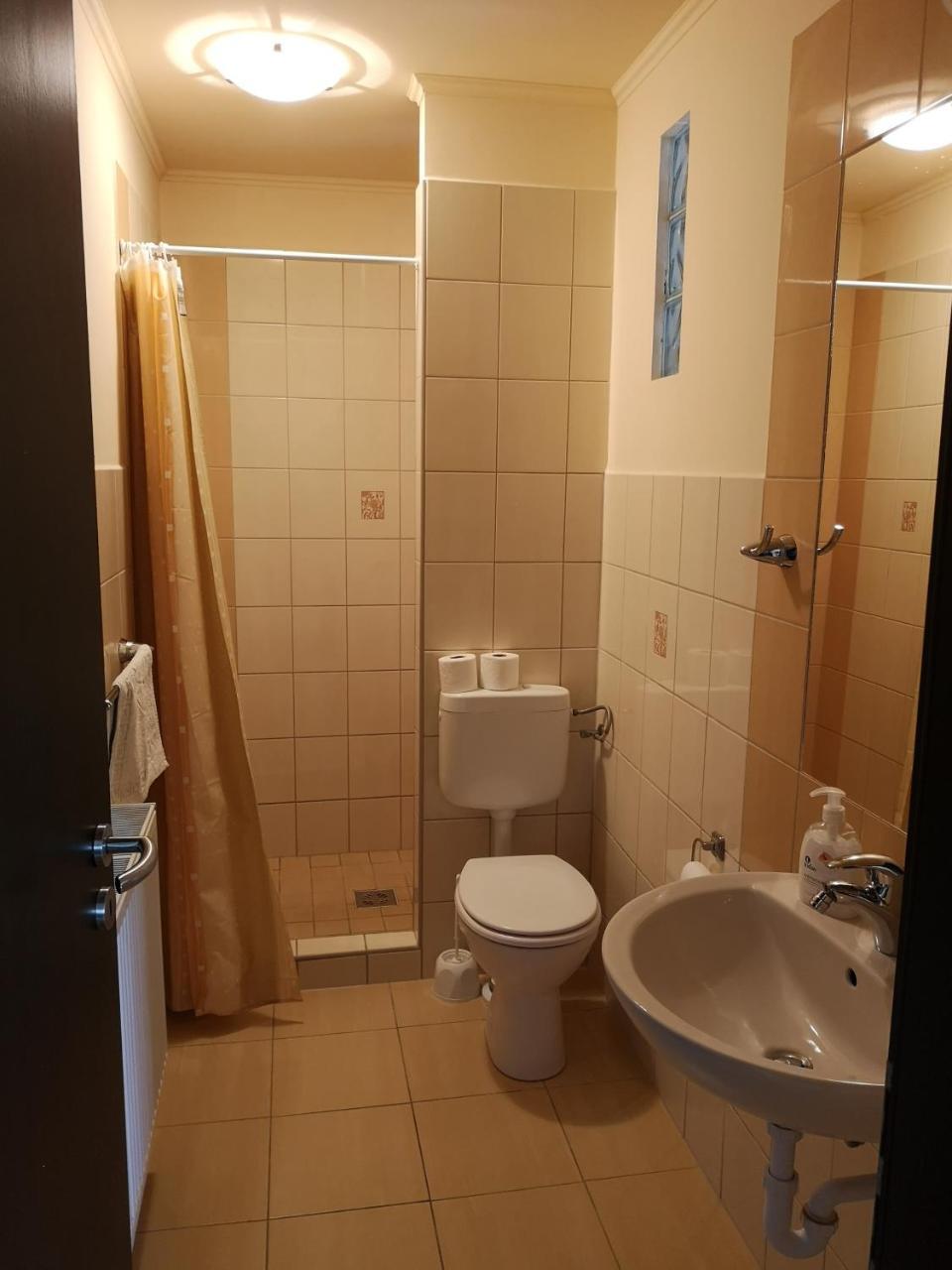Borostyan Panzio Balatonfuered B&B 외부 사진