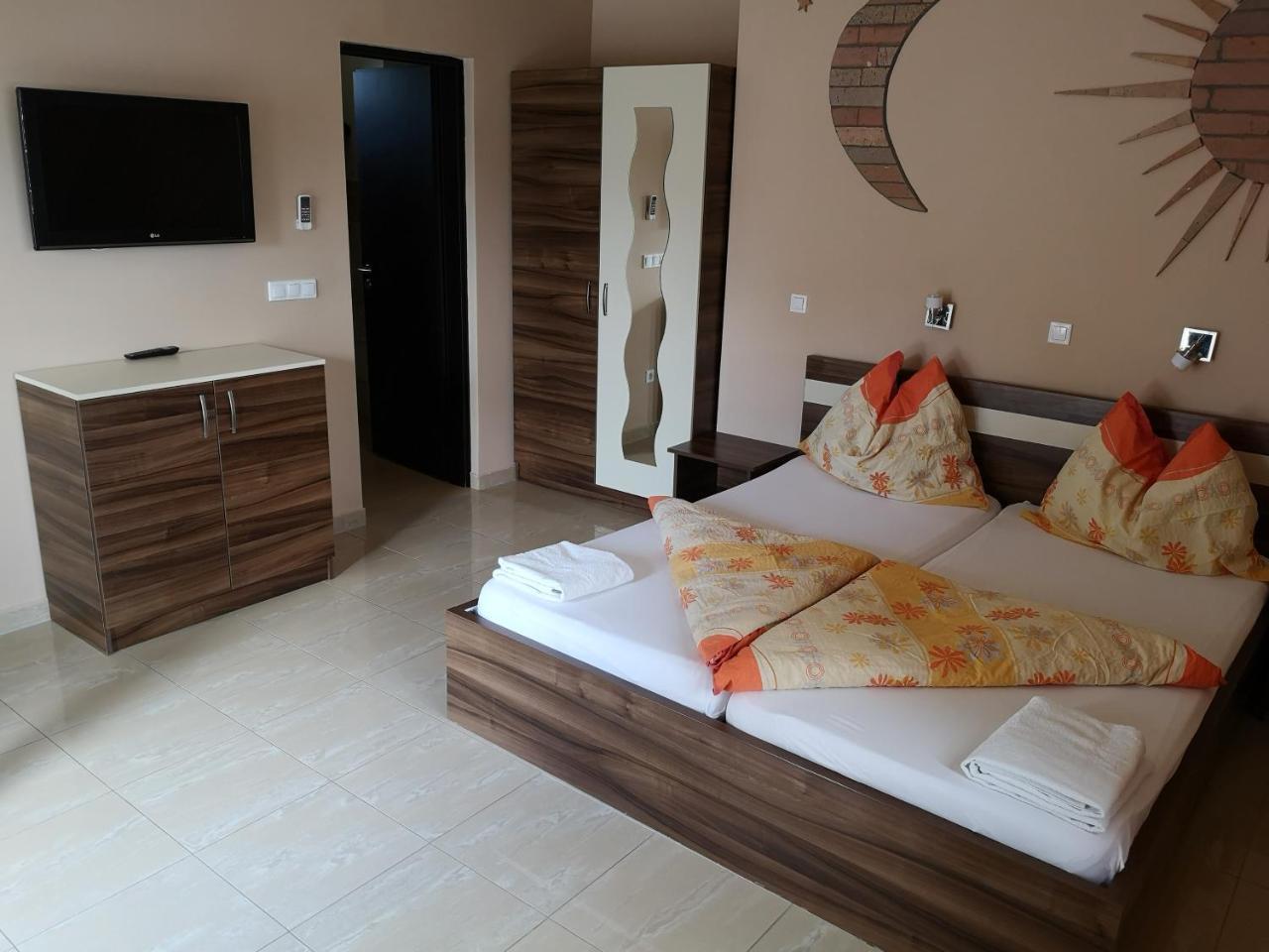 Borostyan Panzio Balatonfuered B&B 외부 사진