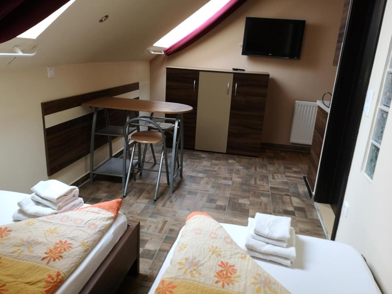 Borostyan Panzio Balatonfuered B&B 외부 사진