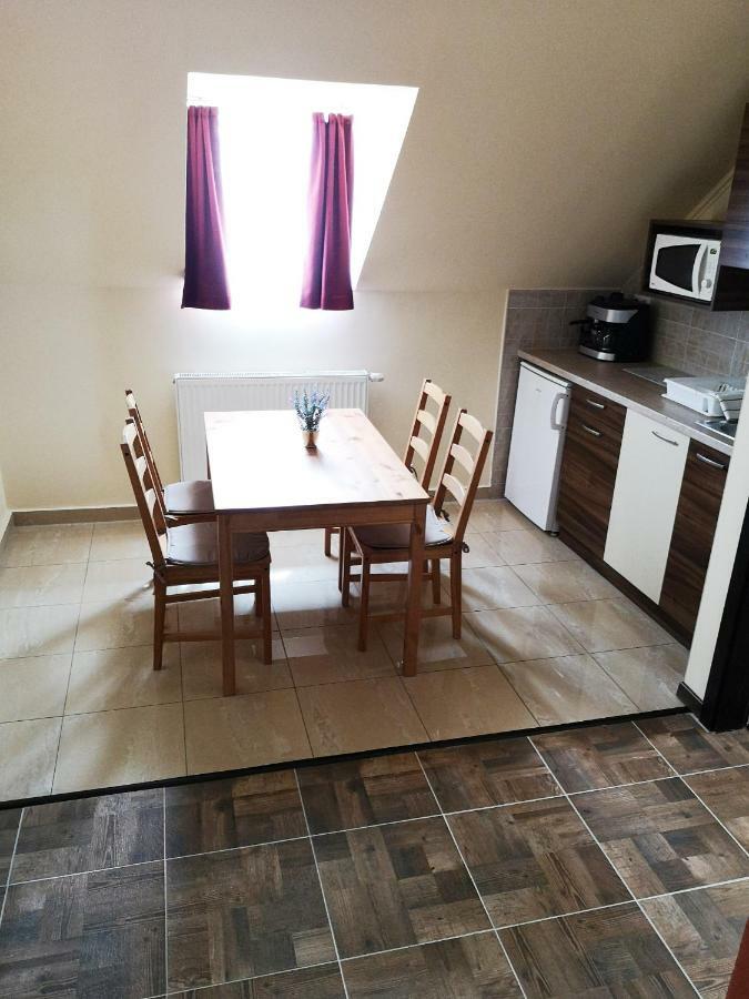 Borostyan Panzio Balatonfuered B&B 외부 사진