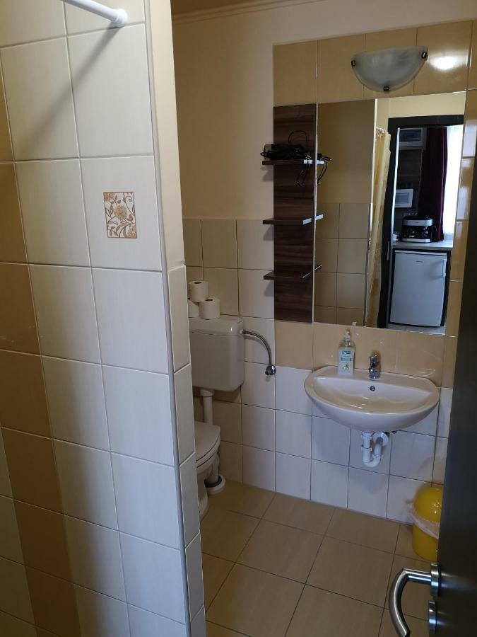 Borostyan Panzio Balatonfuered B&B 외부 사진